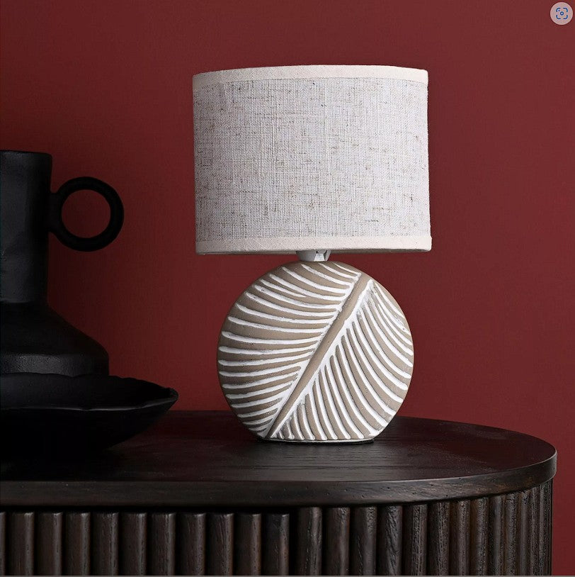 Hestia Natural Circle Leaf Lamp - 24cm